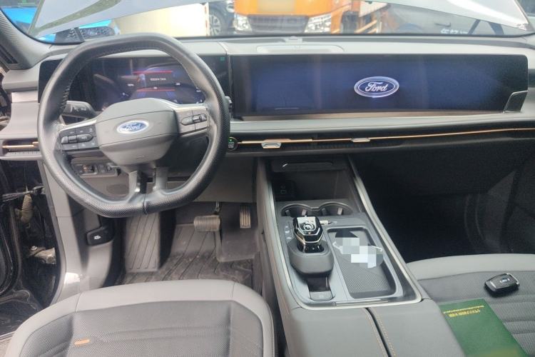 Used Ford Edge 2023 Edge L 2.0T EcoBoost E-Hybrid Four-Wheel Drive Seven-Seat Supreme Model Center Console