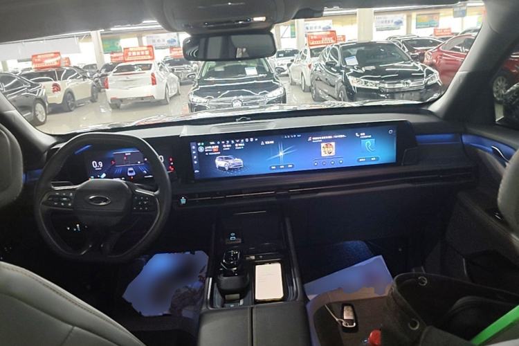Used Ford Edge 2023 Ford Explorer L 2.0T EcoBoost Four-Wheel Drive 7-Seater Supreme Model Center Console