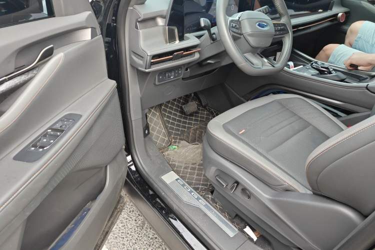 Used Ford Edge 2023 Edge L 2.0T EcoBoost E-Hybrid Four-Wheel Drive Seven-Seat Supreme Model Driver Seat