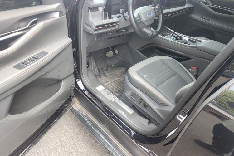Used Ford Edge 2023 Edge L 2.0T EcoBoost E-Hybrid Four-Wheel Drive Seven-Seat Supreme Model Driver Seat