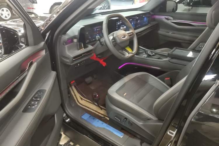 Used Ford Edge 2023 Edge L 2.0T EcoBoost E-Hybrid Four-Wheel Drive Seven-Seat Supreme Model Driver Seat