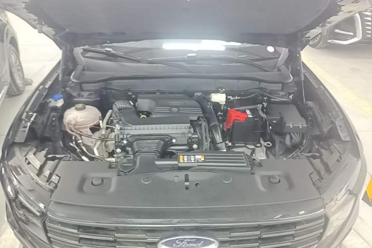Used Ford Edge 2023 Ford Explorer L 2.0T EcoBoost Two-Wheel Drive 7-Seater Luxury Model Engine Bay