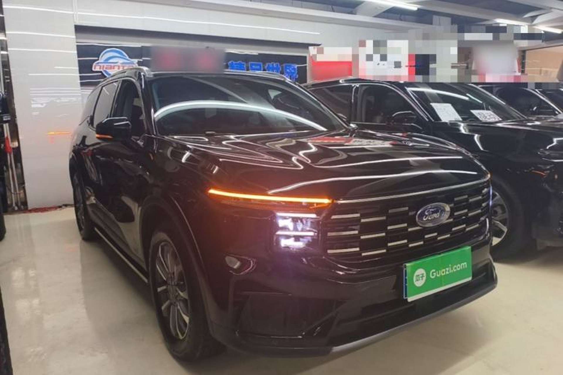 Used Ford Edge 2023 Ford Explorer L 2.0T EcoBoost E-Hybrid Two-Wheel Drive 7-Seater Luxury Model Front Right 45 Deg