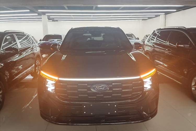 Used Ford Edge 2023 Ford Explorer L 2.0T EcoBoost Four-Wheel Drive 7-Seater Supreme Model Front