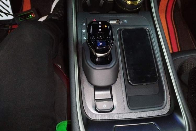 Used Ford Edge 2023 Ford Explorer L 2.0T EcoBoost E-Hybrid Four-Wheel Drive 7-Seater ST-Line Gear Lever