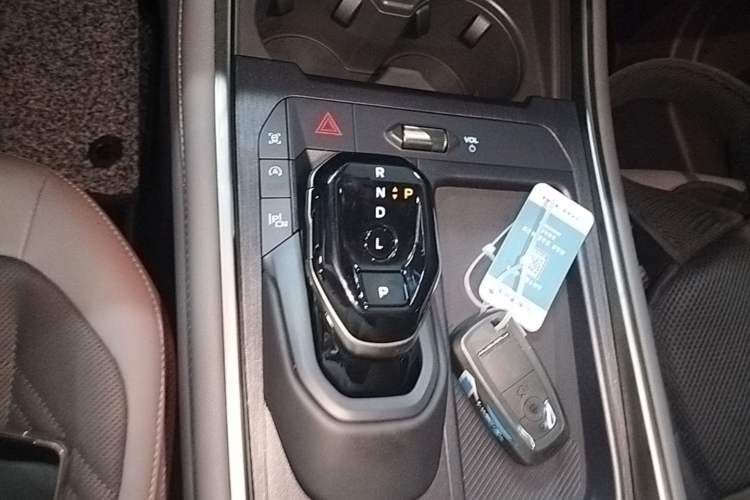 Used Ford Edge 2023 Ford Explorer L 2.0T EcoBoost Four-Wheel Drive 7-Seater Supreme Model Gear Lever