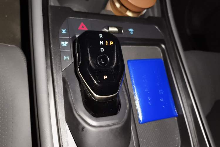 Used Ford Edge 2023 Ford Explorer L 2.0T EcoBoost E-Hybrid Two-Wheel Drive 7-Seater Luxury Model Gear Lever