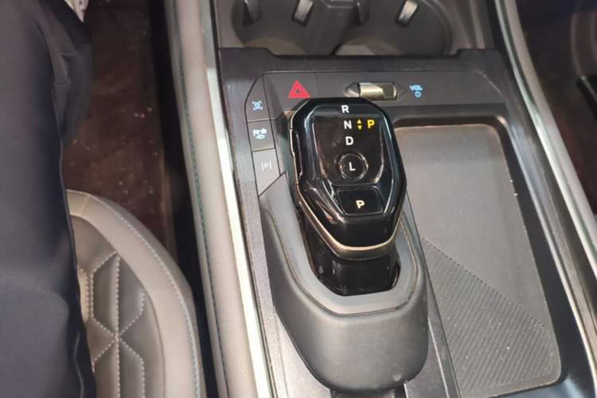 Used Ford Edge 2023 Ford Explorer L 2.0T EcoBoost E-Hybrid Two-Wheel Drive 7-Seater Luxury Model Gear Lever