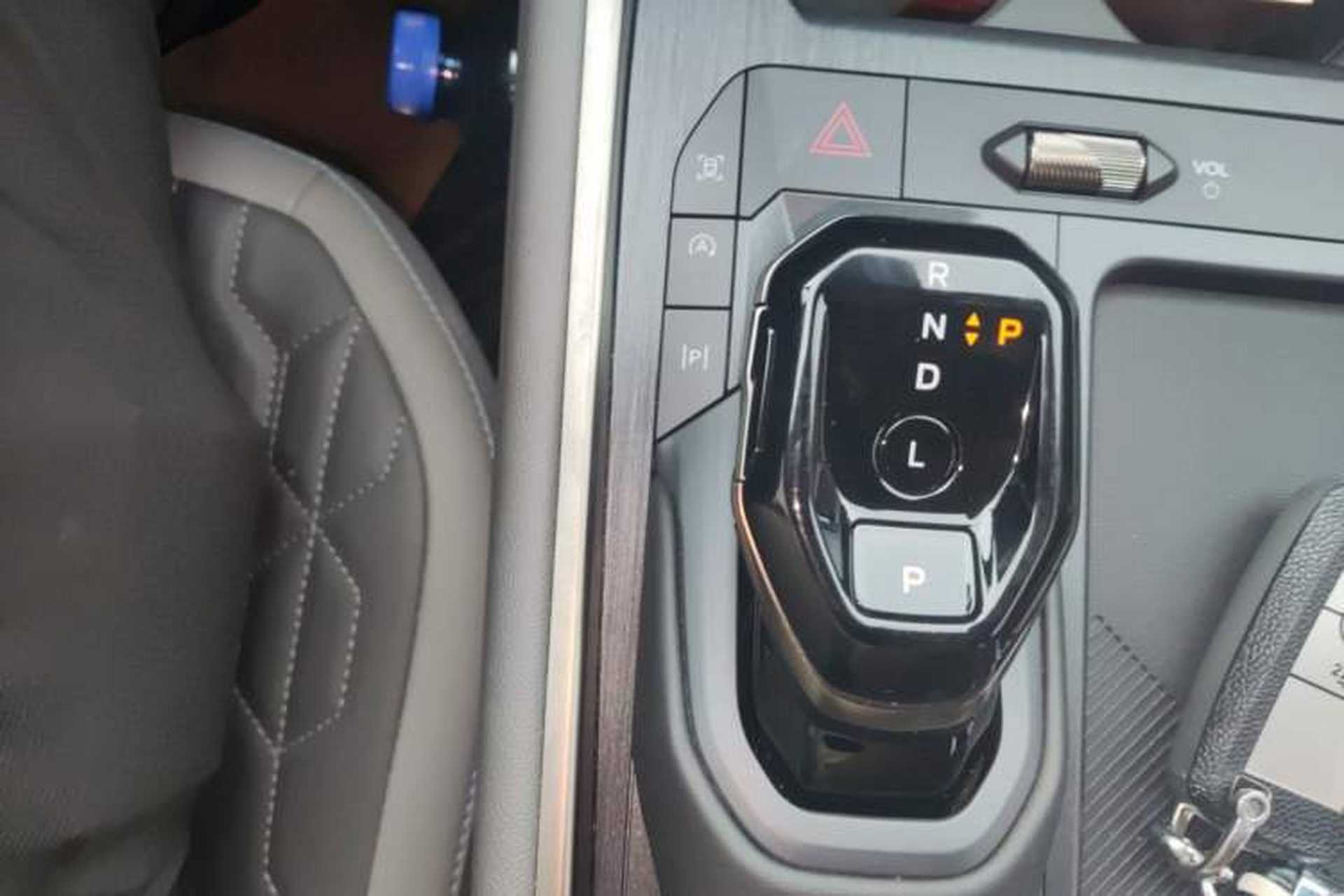 Used Ford Edge 2023 Ford Explorer L 2.0T EcoBoost E-Hybrid Two-Wheel Drive 7-Seater Fashion Edition Gear Lever