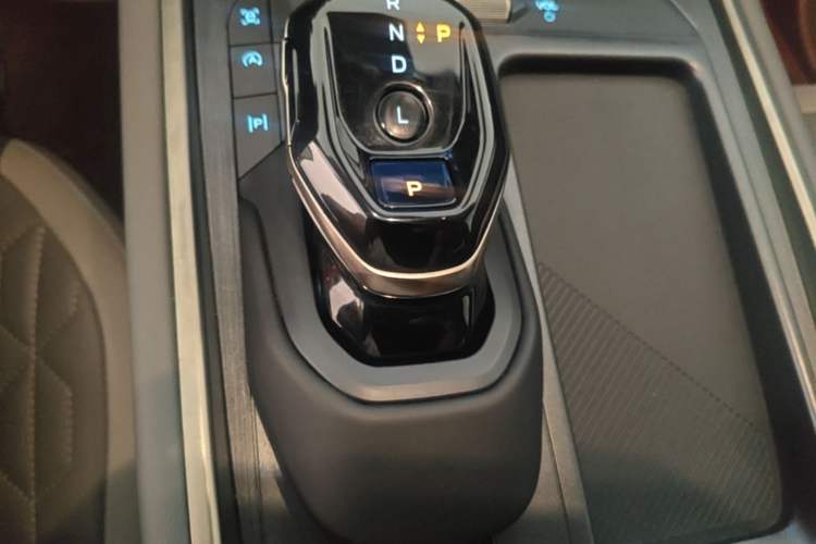 Used Ford Edge 2023 Ford Explorer L 2.0T EcoBoost Two-Wheel Drive 7-Seater Luxury Model Gear Lever