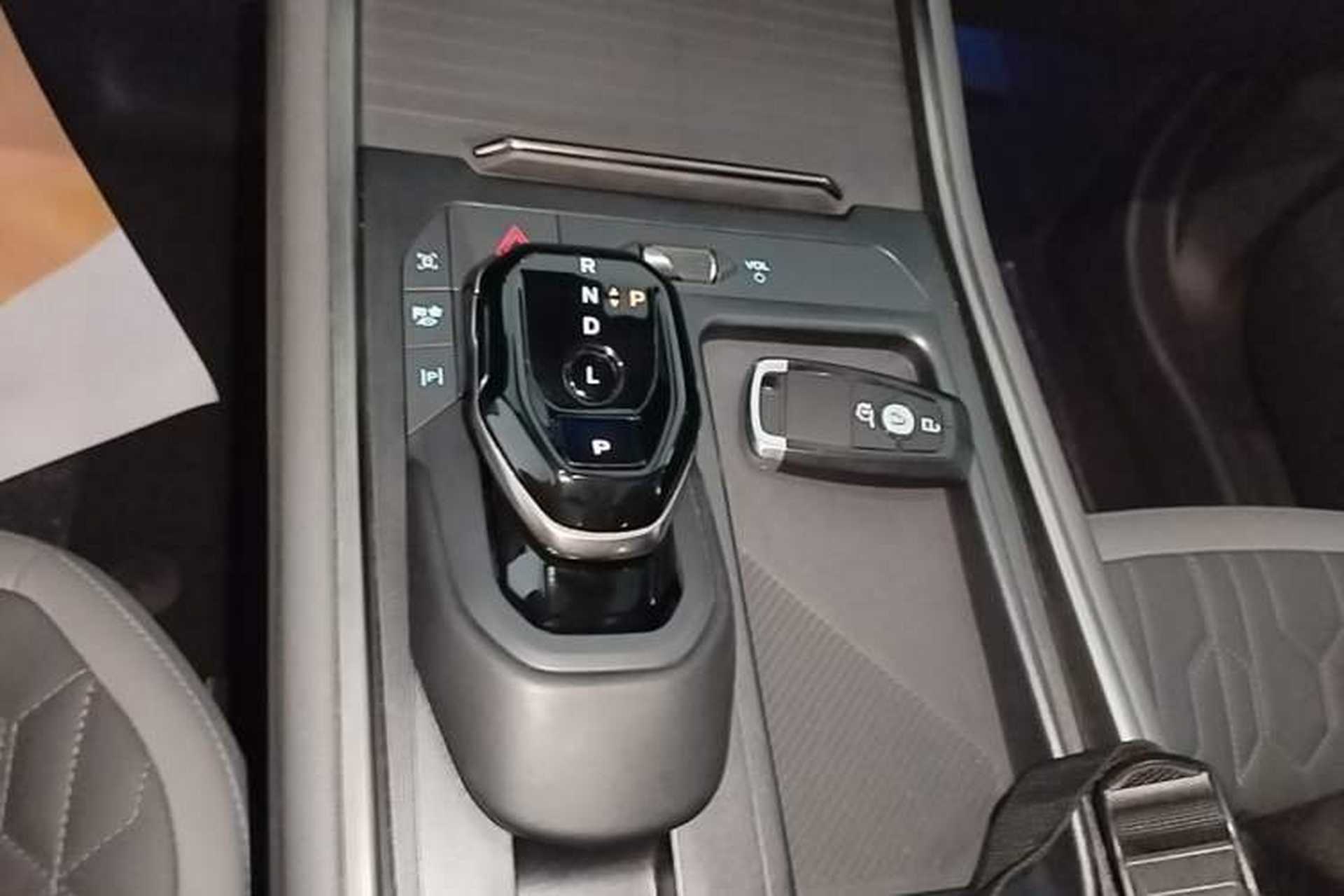 Used Ford Edge 2023 Ford Explorer L 2.0T EcoBoost E-Hybrid Two-Wheel Drive 7-Seater Luxury Model Gear Lever