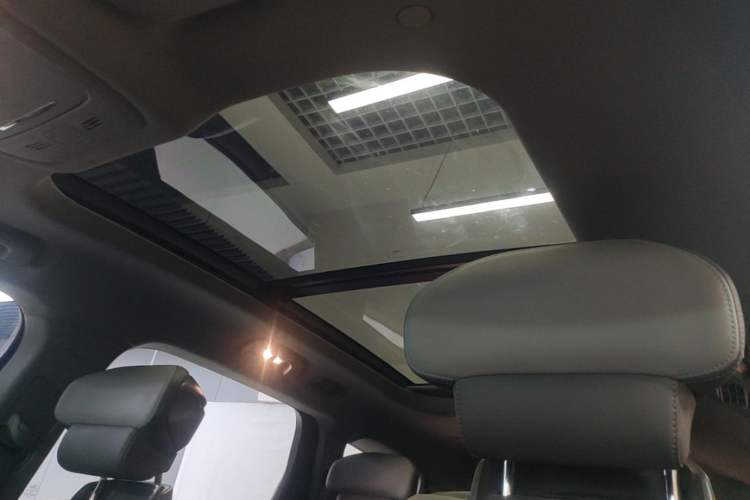 Used Ford Edge 2023 Ford Explorer L 2.0T EcoBoost Two-Wheel Drive 7-Seater Luxury Model Headliner