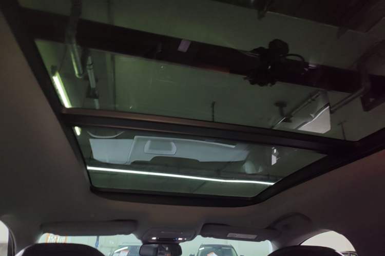 Used Ford Edge 2023 Ford Explorer L 2.0T EcoBoost Two-Wheel Drive 7-Seater Luxury Model Headliner