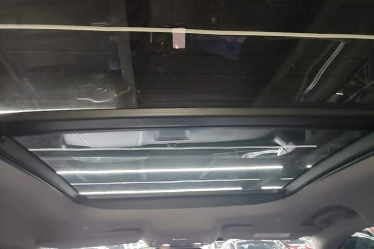Used Ford Edge 2023 Ford Explorer L 2.0T EcoBoost Four-Wheel Drive 7-Seater Supreme Model Headliner