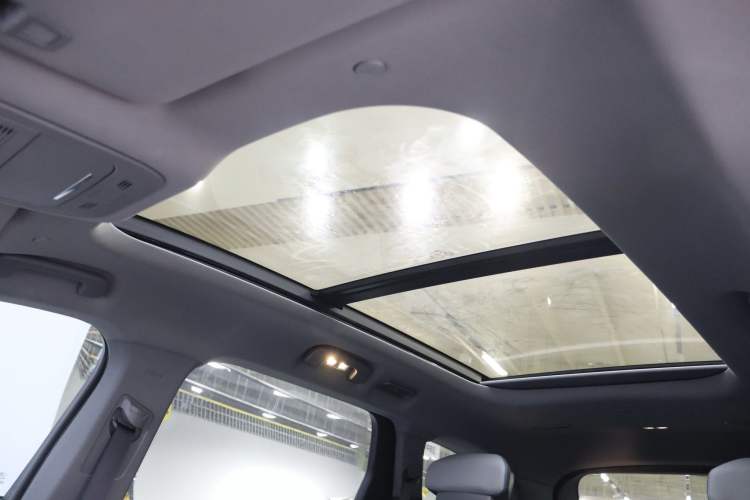 Used Ford Edge 2023 Ford Explorer L 2.0T EcoBoost E-Hybrid Two-Wheel Drive 7-Seater Luxury Model Headliner