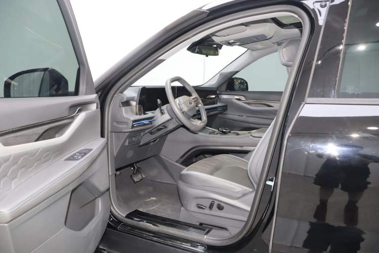 Used Ford Edge 2023 Ford Explorer L 2.0T EcoBoost E-Hybrid Two-Wheel Drive 7-Seater Luxury Model Interior 1