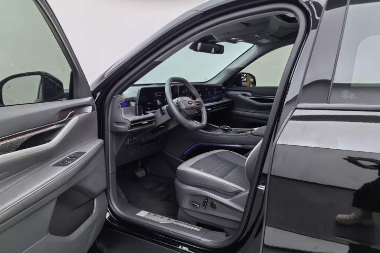 Used Ford Edge 2023 Ford Explorer L 2.0T EcoBoost Four-Wheel Drive 7-Seater Supreme Model Interior 2