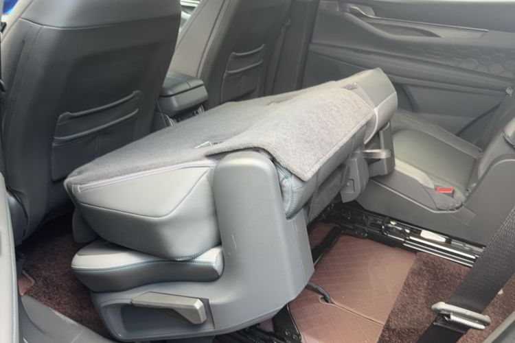 Used Ford Edge 2023 Ford Explorer L 2.0T EcoBoost Two-Wheel Drive 7-Seater Luxury Model Interior 2