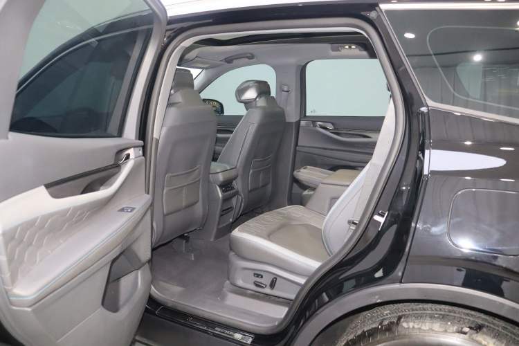Used Ford Edge 2023 Ford Explorer L 2.0T EcoBoost E-Hybrid Two-Wheel Drive 7-Seater Luxury Model Interior 2