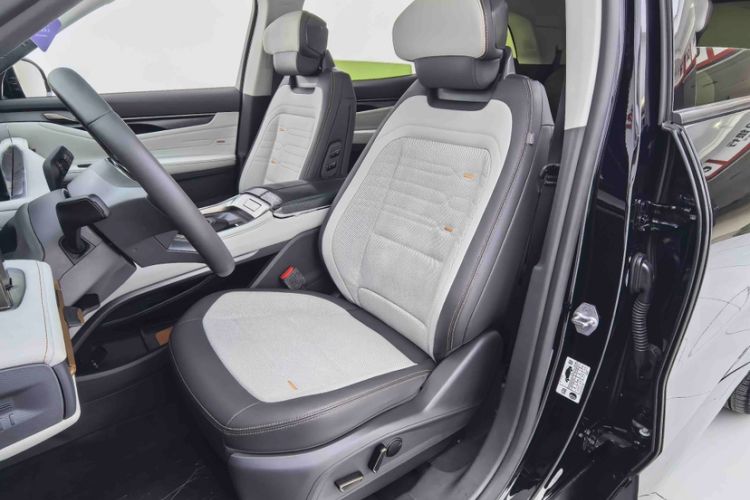 Used Ford Edge 2023 Ford Explorer L 2.0T EcoBoost Four-Wheel Drive 7-Seater Supreme Model Interior 3