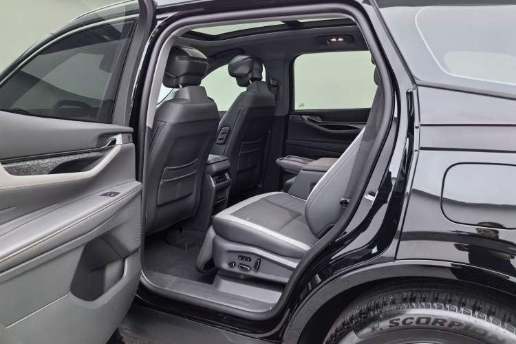 Used Ford Edge 2023 Ford Explorer L 2.0T EcoBoost Four-Wheel Drive 7-Seater Supreme Model Interior 3