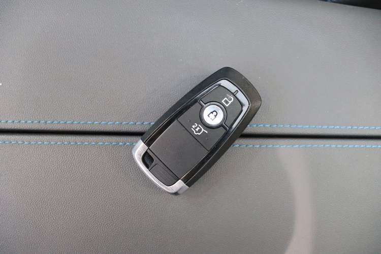 Used Ford Edge 2023 Ford Explorer L 2.0T EcoBoost E-Hybrid Two-Wheel Drive 7-Seater Luxury Model Interior 4