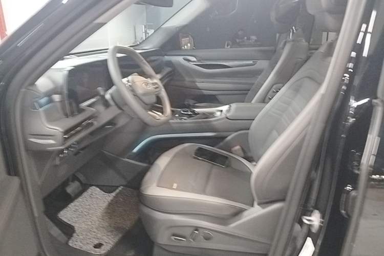 Used Ford Edge 2023 Ford Explorer L 2.0T EcoBoost Four-Wheel Drive 7-Seater Supreme Model Left Front Seat