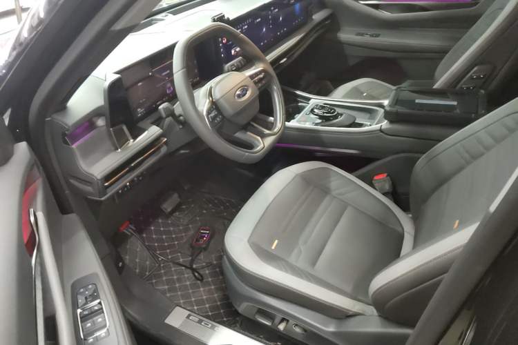Used Ford Edge 2023 Edge L 2.0T EcoBoost E-Hybrid Four-Wheel Drive Seven-Seat Supreme Model Left Front Seat