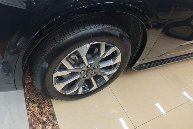 Used Ford Edge 2023 Edge L 2.0T EcoBoost E-Hybrid Four-Wheel Drive Seven-Seat Supreme Model Left Front Wheel Hub