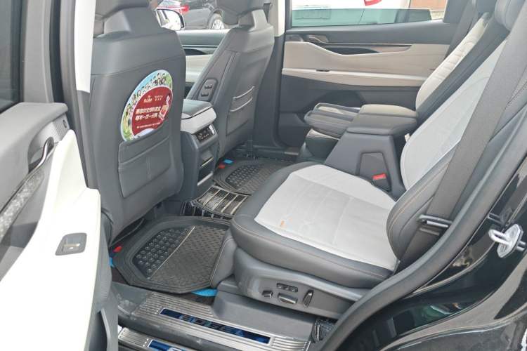 Used Ford Edge 2023 Ford Explorer L 2.0T EcoBoost Four-Wheel Drive 7-Seater Supreme Model Left Rear Seat