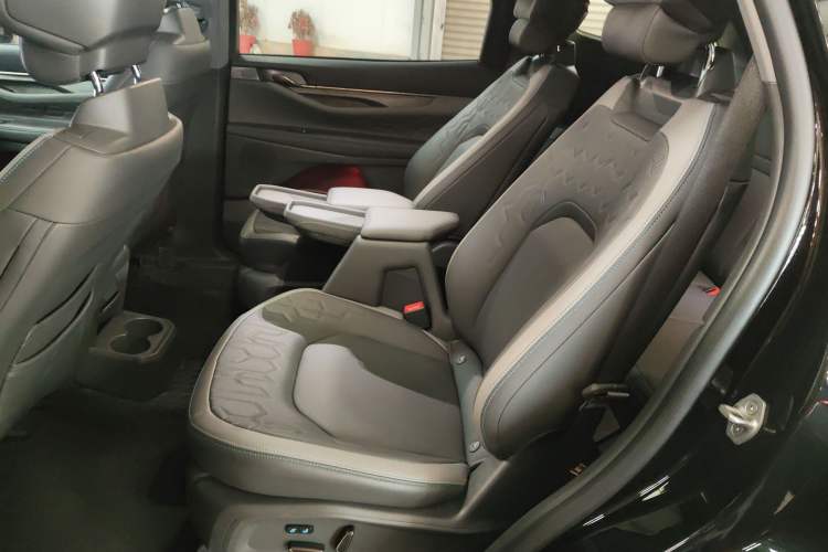 Used Ford Edge 2023 Ford Explorer L 2.0T EcoBoost Two-Wheel Drive 7-Seater Luxury Model Left Rear Seat