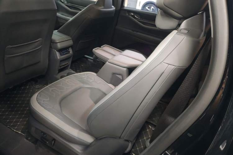 Used Ford Edge 2023 Ford Explorer L 2.0T EcoBoost Two-Wheel Drive 7-Seater Luxury Model Left Rear Seat