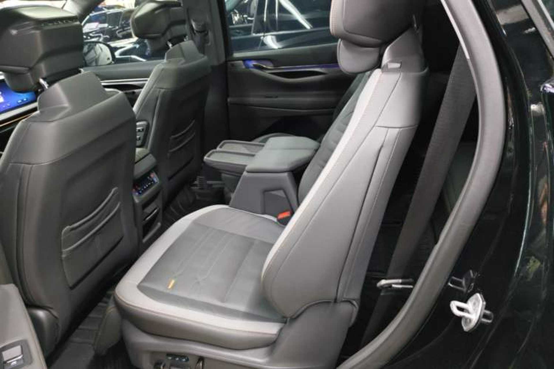 Used Ford Edge 2023 Edge L 2.0T EcoBoost E-Hybrid Four-Wheel Drive Seven-Seat Supreme Model Left Rear Seat