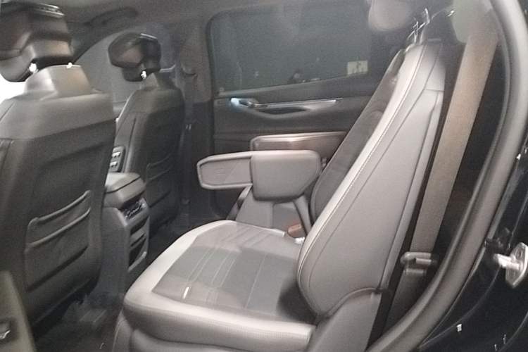 Used Ford Edge 2023 Ford Explorer L 2.0T EcoBoost Four-Wheel Drive 7-Seater Supreme Model Left Rear Seat