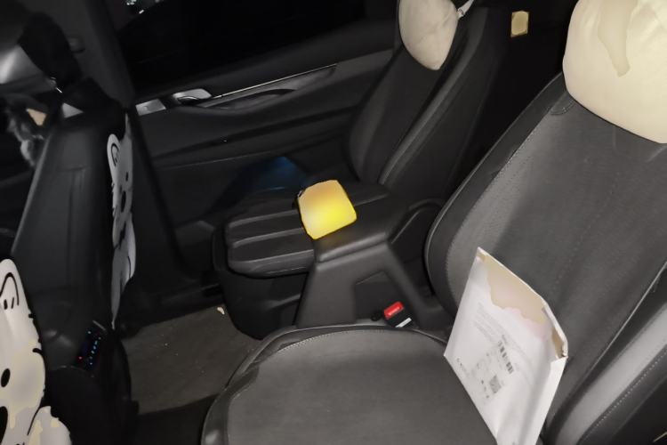 Used Ford Edge 2023 Ford Explorer L 2.0T EcoBoost E-Hybrid Two-Wheel Drive 7-Seater Luxury Model Left Rear Seat