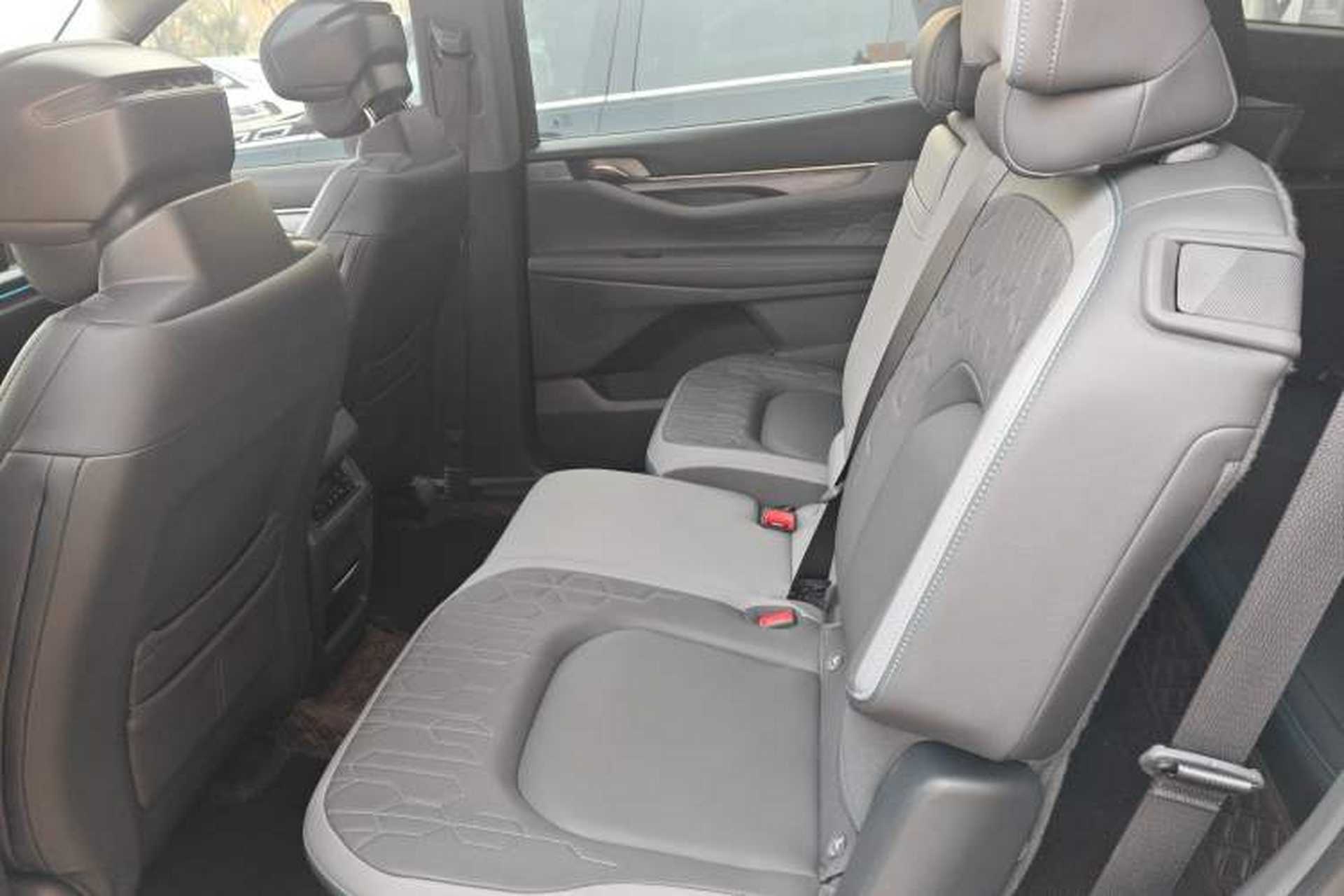 Used Ford Edge 2023 Ford Explorer L 2.0T EcoBoost Two-Wheel Drive 7-Seater Luxury Model Left Rear Seat
