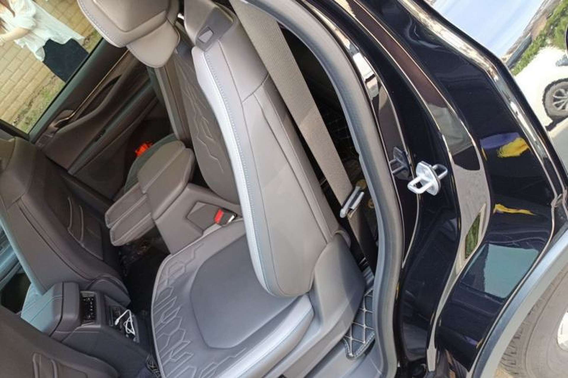 Used Ford Edge 2023 Ford Explorer L 2.0T EcoBoost Two-Wheel Drive 7-Seater Luxury Model Left Rear Seat