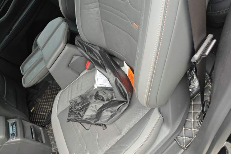 Used Ford Edge 2023 Edge L 2.0T EcoBoost E-Hybrid Four-Wheel Drive Seven-Seat Supreme Model Left Rear Seat