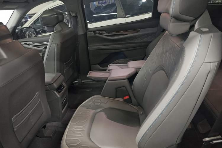 Used Ford Edge 2023 Ford Explorer L 2.0T EcoBoost Two-Wheel Drive 7-Seater Luxury Model Left Rear Seat