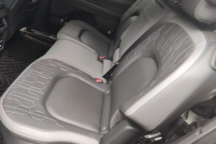 Used Ford Edge 2023 Ford Explorer L 2.0T EcoBoost E-Hybrid Two-Wheel Drive 7-Seater Fashion Edition Left Rear Seat