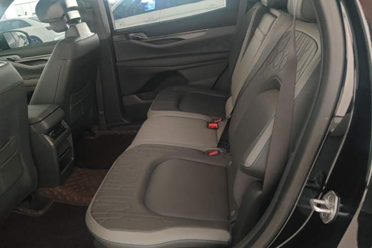 Used Ford Edge 2023 Ford Explorer L 2.0T EcoBoost Two-Wheel Drive 7-Seater Luxury Model Left Rear Seat
