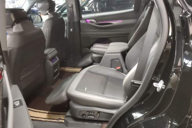 Used Ford Edge 2023 Edge L 2.0T EcoBoost E-Hybrid Four-Wheel Drive Seven-Seat Supreme Model Left Rear Seat