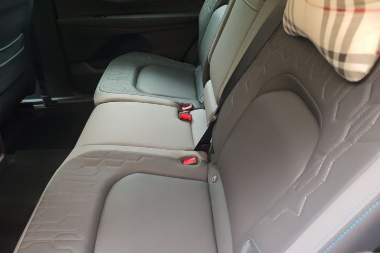 Used Ford Edge 2023 Ford Explorer L 2.0T EcoBoost Two-Wheel Drive 7-Seater Luxury Model Left Rear Seat
