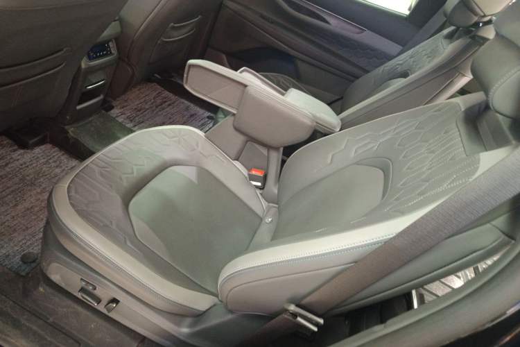 Used Ford Edge 2023 Ford Explorer L 2.0T EcoBoost Two-Wheel Drive 7-Seater Luxury Model Left Rear Seat
