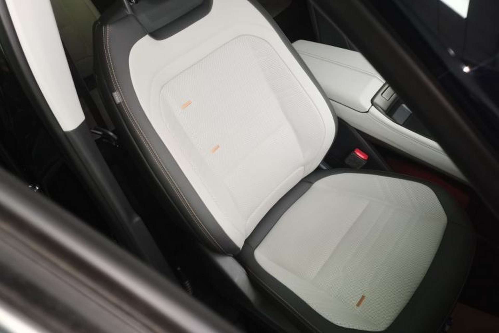 Used Ford Edge 2023 Ford Explorer L 2.0T EcoBoost Four-Wheel Drive 7-Seater Supreme Model Right Front Seat