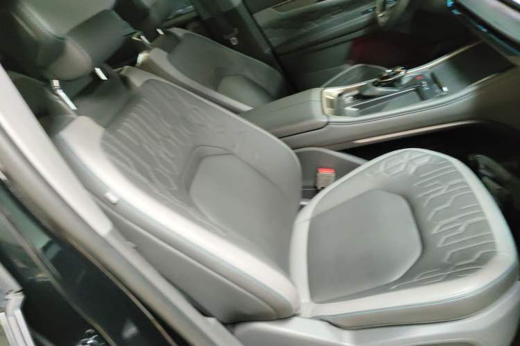 Used Ford Edge 2023 Ford Explorer L 2.0T EcoBoost Two-Wheel Drive 7-Seater Luxury Model Right Front Seat