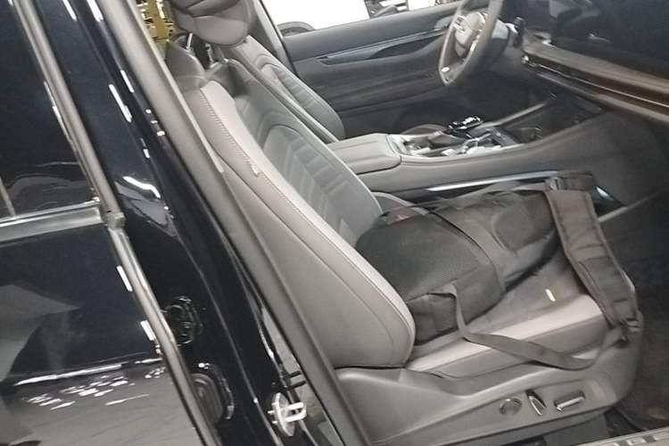 Used Ford Edge 2023 Ford Explorer L 2.0T EcoBoost Four-Wheel Drive 7-Seater Supreme Model Right Front Seat