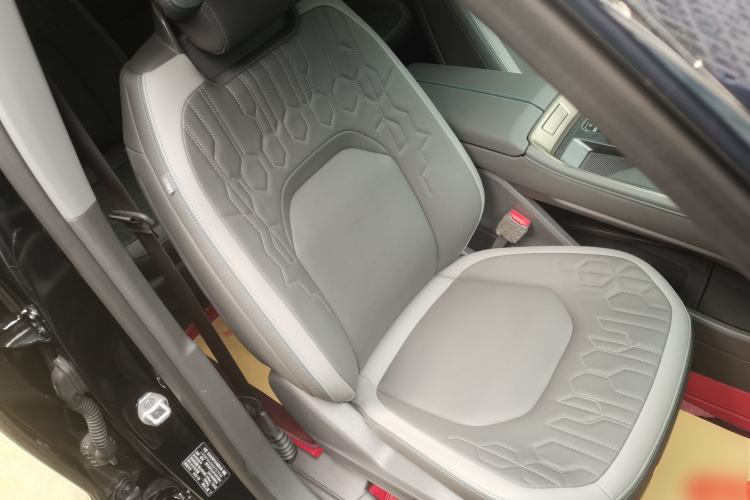 Used Ford Edge 2023 Ford Explorer L 2.0T EcoBoost Two-Wheel Drive 7-Seater Luxury Model Right Front Seat