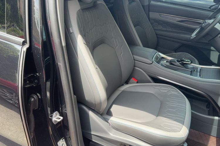Used Ford Edge 2023 Ford Explorer L 2.0T EcoBoost Two-Wheel Drive 7-Seater Luxury Model Right Front Seat