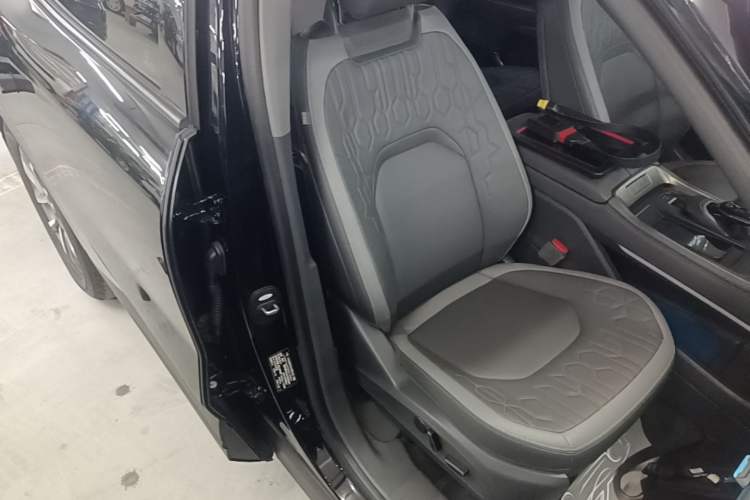 Used Ford Edge 2023 Ford Explorer L 2.0T EcoBoost Two-Wheel Drive 7-Seater Luxury Model Right Front Seat